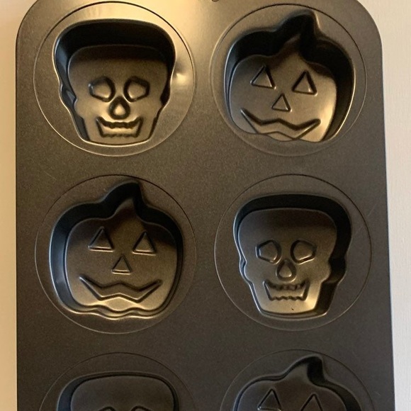 Wilton Holiday Halloween Pan Poshmark